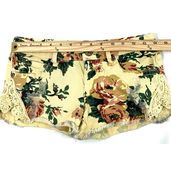 Mudd Denim Shorts Juniors 7 Yellow Floral Lace Shorttail Booty Cut Offs Distress - Picture 8 of 10